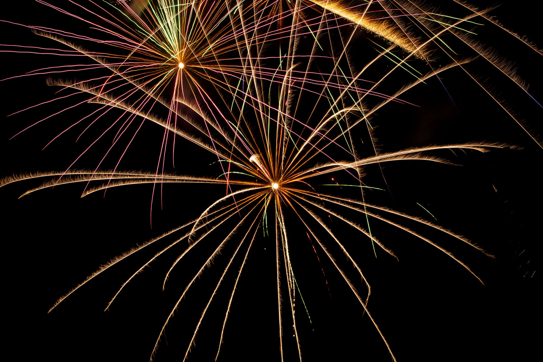 070420-news-fireworks 04